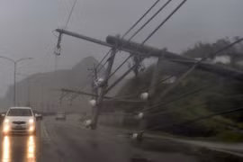 Siêu bão mạnh nhất thế giới 2016 - Meranti tấn công Đài Loan, hướng về Trung Quốc 