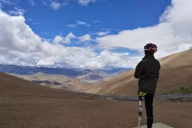 Người đàn ông 1 chân chinh phục 2.800km bằng xe đạp