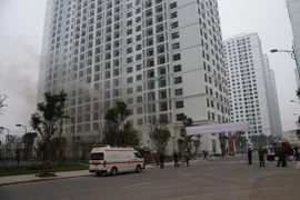 Tập chữa cháy, cứu nạn trên độ cao hơn 30 mét tại Times City