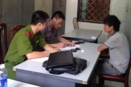 Cởi trần, đeo khẩu trang vào nhà dân cướp tài sản