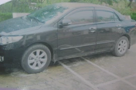 Xin đi nhờ không được, vung đoản kiếm chém xe ô tô