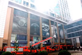 Diễn tập chữa cháy-cứu hộ tại tòa nhà Vincom Center Bà Triệu