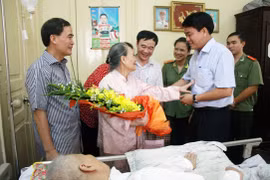 Giám đốc CATP Hà Nội thăm, chúc mừng các đồng chí nguyên Thứ trưởng Bộ Công an, nguyên Giám đốc CATP