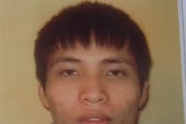 Vác súng nã 3 phát đạn vào nhà… người dưng