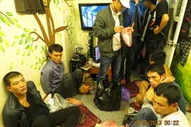 Cận cảnh sới bạc kiêm “động lắc” bị triệt phá lúc nửa đêm