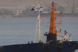 Israel né tàu sân bay Mỹ trước khi tấn công tàu Iran trên Biển Đỏ