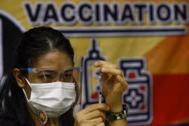 Philippines ký hợp đồng “khủng” mua 40 triệu liều vaccine Pfizer-BioNTech 