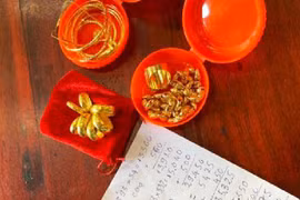 [Tin nhanh sáng 21-11-2021] Thanh niên sử dụng tiền âm phủ vờ mua vàng để cướp