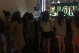 [Tin nhanh tối 20-1-2021] Phát hiện 5 nữ nhân viên dương tính ma túy trong karaoke không phép