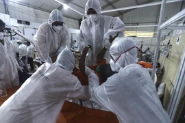 [Ảnh] Bên trong bệnh viện dã chiến điều trị Covid-19 lớn nhất Mumbai 