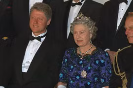 Tiết lộ mới: Tổng thống Mỹ Bill Clinton từng “từ chối khéo” uống trà cùng Nữ hoàng Anh