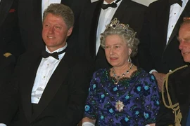 Tiết lộ mới: Tổng thống Mỹ Bill Clinton từng “từ chối khéo” uống trà cùng Nữ hoàng Anh