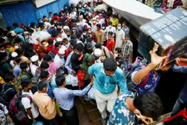 Bangladesh: Chìm phà chở người kéo nhau về quê trước lệnh giãn cách
