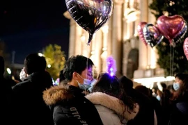 Người dân Vũ Hán đổ ra đường chào đón năm mới