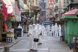 Khu đô thị lớn của Hồng Kông lần đầu tiên bị phong tỏa vì đại dịch