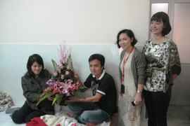 Một bé trai được sinh ở độ cao 10.000m