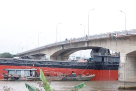 Mất 2 tháng để sửa chữa cầu An Thái bị tàu hàng đâm hư hỏng