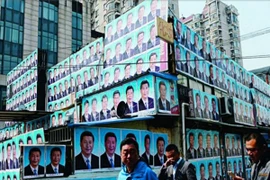 Chống di dời nhà bằng cách dán kín hình ảnh ông Tập Cận Bình