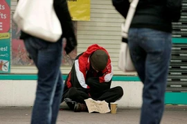 Kẻ đóng giả ăn mày ở Anh có thu nhập ngang ngửa Thủ tướng