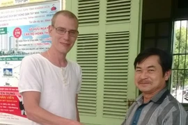 Tiếp viên đường sắt trả lại 100 triệu đồng khách bỏ quên trên tàu