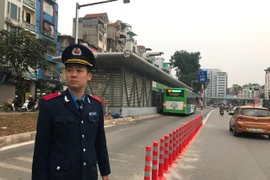 Lắp dải phân cách di động tại nhà chờ buýt nhanh BRT