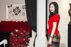 Hoa hậu Giáng My rạng ngời sắc đỏ đón Noel