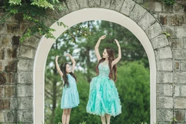 Khánh Thi dịu dàng bên các học trò cưng