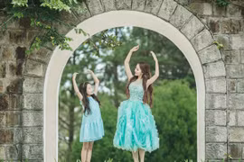 Khánh Thi dịu dàng bên các học trò cưng