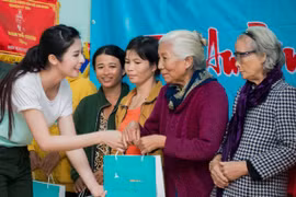 Ngọc Hân kêu gọi bảo vệ môi trường biển tại Lý Sơn