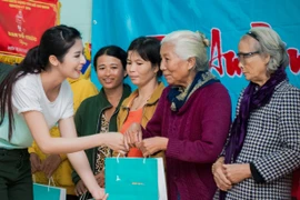 Ngọc Hân kêu gọi bảo vệ môi trường biển tại Lý Sơn