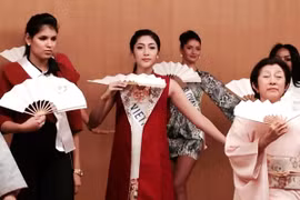 Hoa Hậu Đặng Thu Thảo học múa quạt truyền thống Nhật Bản