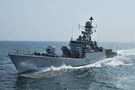 Tàu chiến Ấn Độ đâm vào tàu thương mại nước ngoài tại vịnh Bengal