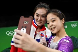 VĐV Triều Tiên chụp ảnh 'tự sướng' cùng VĐV Hàn Quốc có thể đối mặt 'án tử'