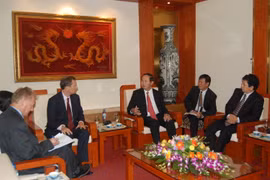 Bộ trưởng Bộ Công an tiếp và làm việc với ba ngài Đại sứ 