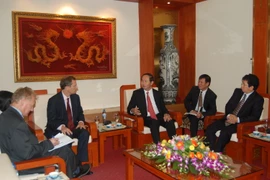 Bộ trưởng Bộ Công an tiếp và làm việc với ba ngài Đại sứ 