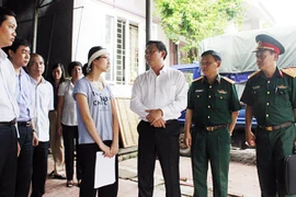 Lãnh đạo TP Hà Nội thăm hỏi gia đình liệt sỹ phi công CASA - 212