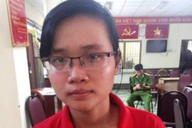 Cô gái 9X có vẻ mặt hiền lành và kế hoạch... cướp táo tợn