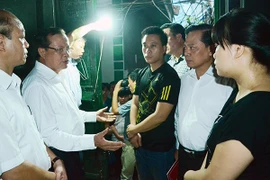 Bí thư Thành ủy Phạm Quang Nghị thăm hỏi gia đình nạn nhân vụ cháy tại đường Hoàng Mai