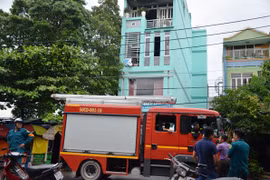 Ngáo đá vác dao chém Công an phường rồi phóng hỏa đốt nhà