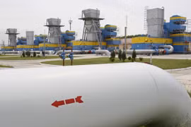 Mở chiếc van khí đốt