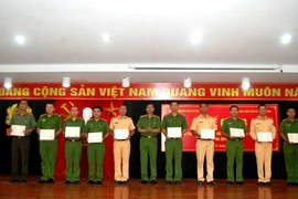 Trao bằng cử nhân cho 178 học viên hệ vừa học vừa làm