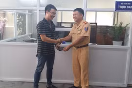 CSGT nhặt được ví, trả lại người đánh rơi