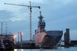 Pháp hạ thủy chiếc tàu sân bay chở trực thăng thứ 2 cho Nga