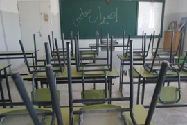 Nghi án hiệu trưởng “mây mưa” với giáo viên ngay trong lớp học