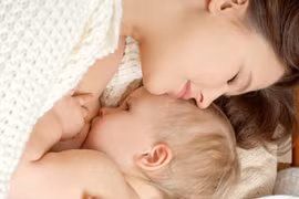 Lợi ích tuyệt vời của sữa mẹ đối với trẻ sinh non