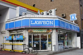 Vào cửa hàng ăn trộm rồi nhờ nhân viên báo cảnh sát