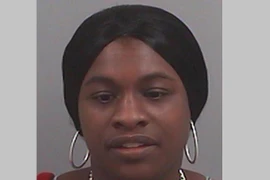 Mâu thuẫn, đổ cả nồi súp đang sôi vào đầu bạn trai 