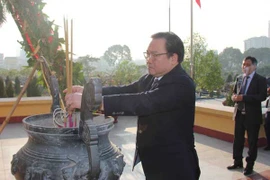 Lãnh đạo thành phố Hà Nội dâng hương tưởng nhớ các Anh hùng liệt sĩ