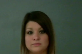 Cô giáo “làm bậy” với 3 nam sinh