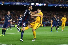 Suarez thoát án "phạt nguội" từ UEFA